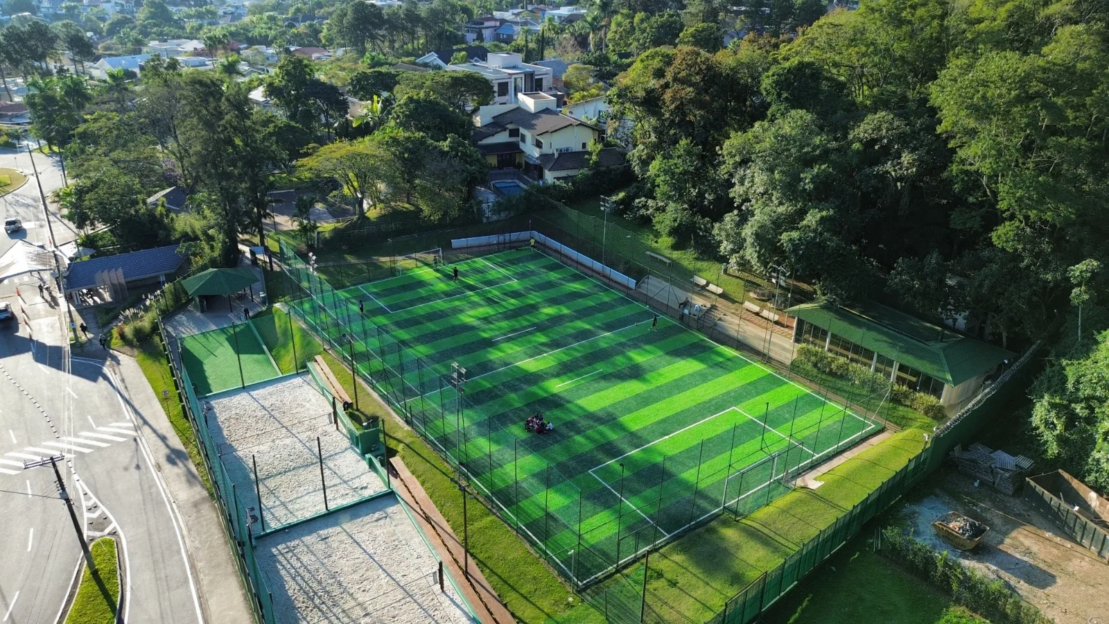 Vista aérea do campo de futebol do Residencial 10